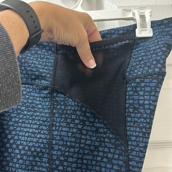 Lululemon Free Runner Crop (19") - Picture 13 of 16
